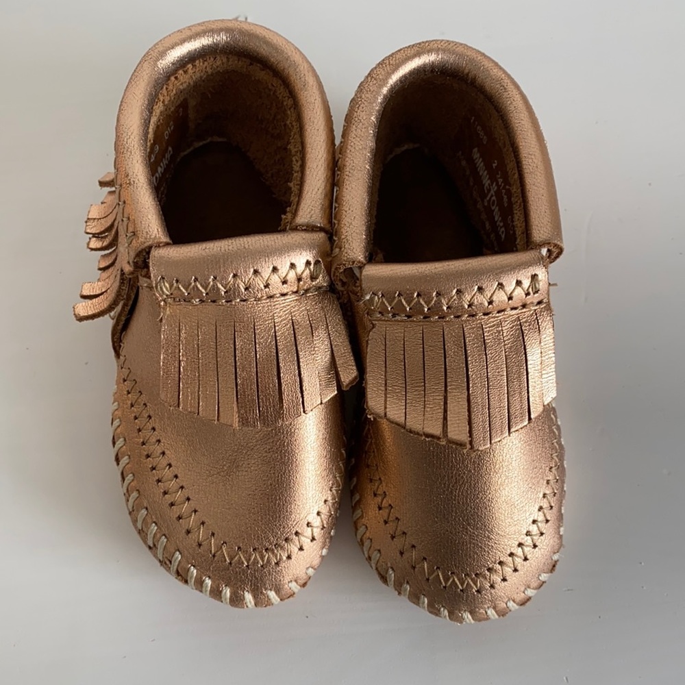 Minnetonka Moccasins rose gold size 2